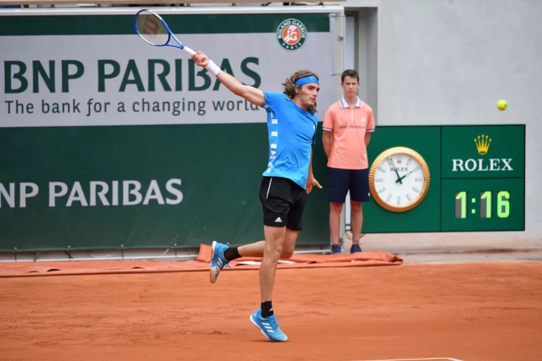 年轻且充满 年轻且充满