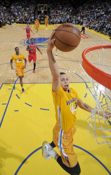 频繁在篮下 频繁在篮下